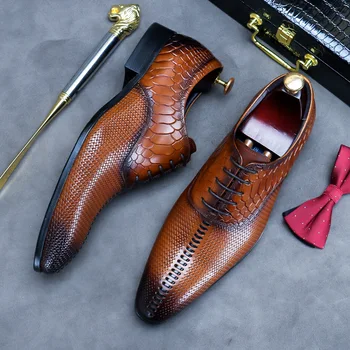 2023 Летние мужские свадебные туфли коричневого цвета на шнуровке, роскошные мужские модельные туфли ручной работы из натуральной кожи, модные мужские туфли в британском трендовом стиле