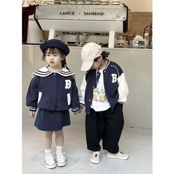 Весенний новый комплект бейсбольных мячей для девочек 2023 года, женская бейсбольная майка, юбка-трапеция, комплект из двух предметов, одежда для маленьких девочек
